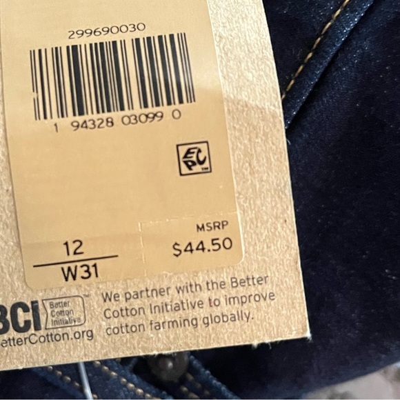 NWT Levi’s Classic Bermuda Shorts - Dark Wash Navy Contrast Stitching - Picture 8 of 11